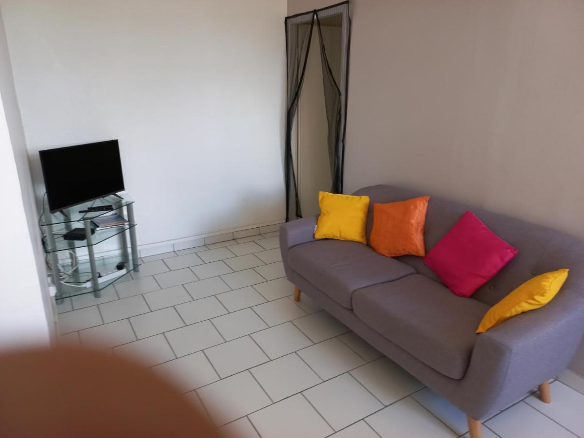 Maison Du Bien Etre Baie Mahault Esterno foto