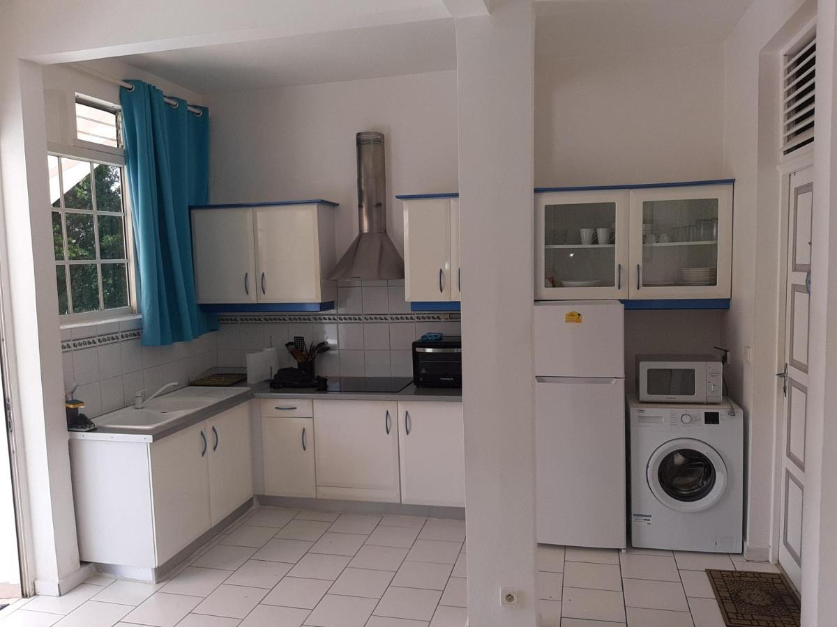 Maison Du Bien Etre Baie Mahault Esterno foto